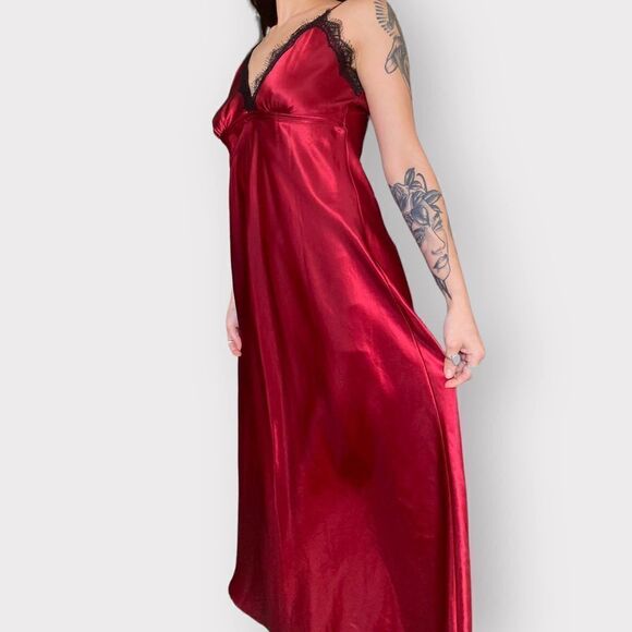 Vintage Romantic Red Satin & Black Lace Nightgown, 90’s Jones New York - Picture 7 of 11